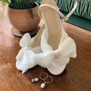 New in box Loeffler Randall style white pumps size 7